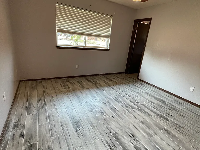 1000 Cottonwood Dr — Photo 5
