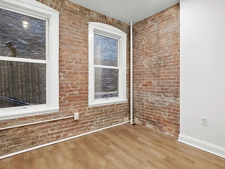 19 Harris St #5 — Photo 8