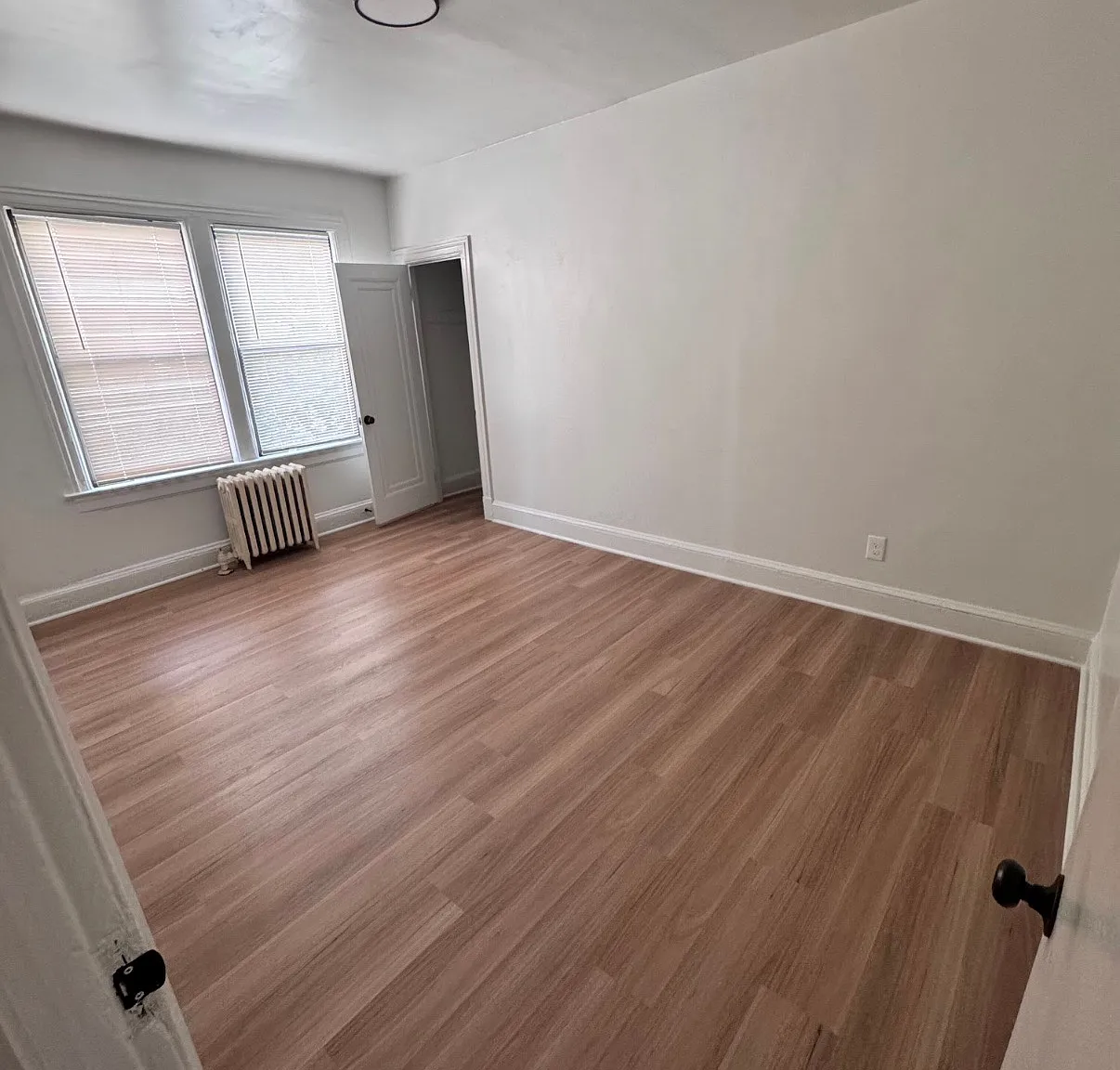 1 bed, 555 sqft, $1,419 — Photo 2