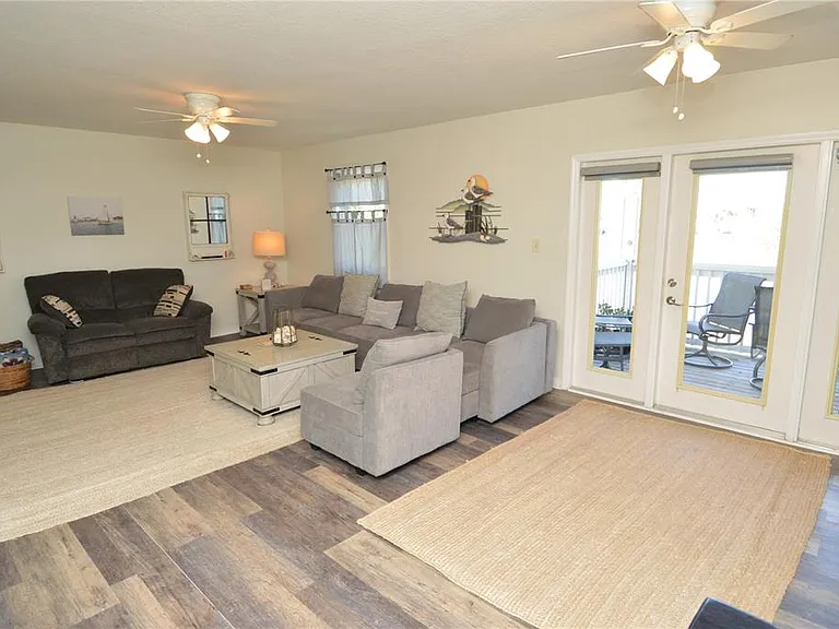 121 Seahorse Dr SE #C — Photo 17
