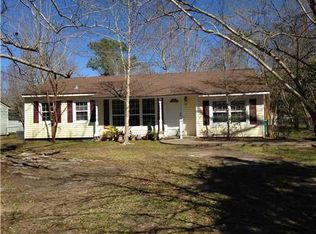 2913 Woodlawn Ave, Moss Point, MS 39563