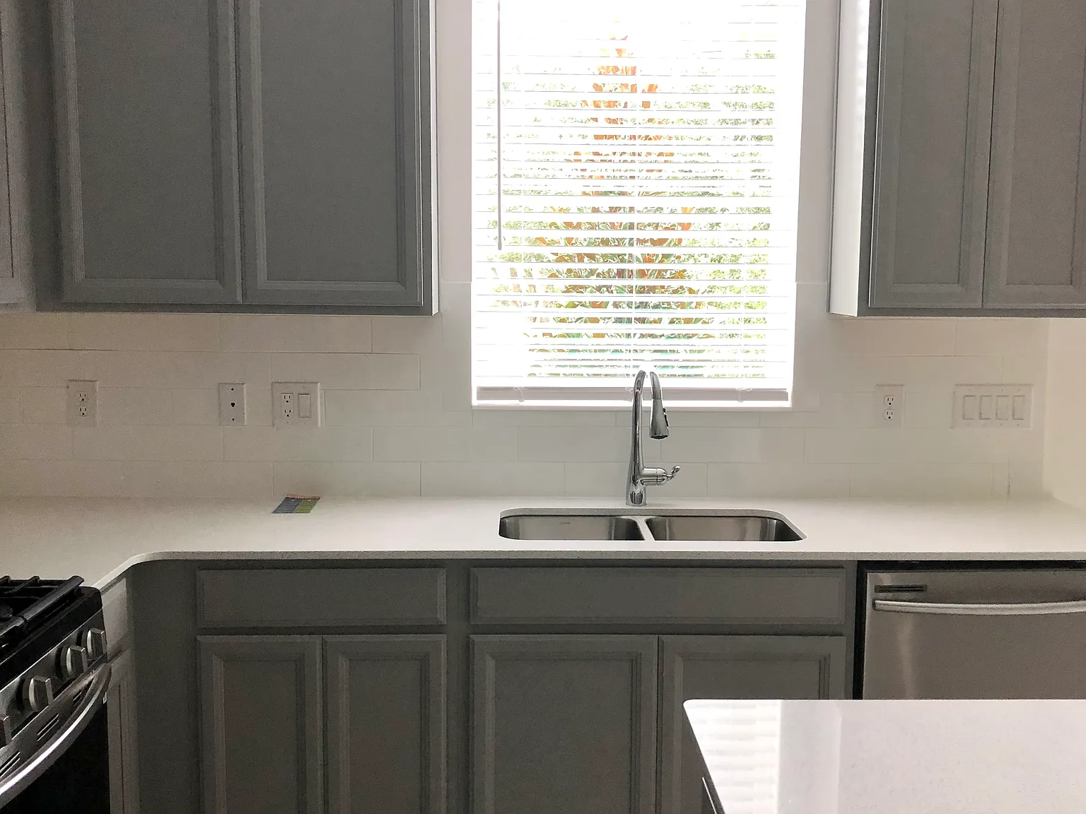 3 bed, 2.5 bath, 1648 sqft, $2,400 — Photo 2