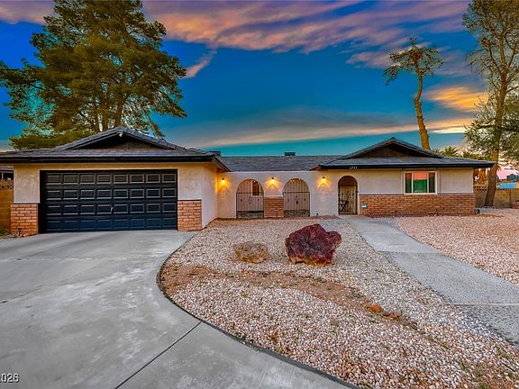 4th image of 2735 S Torrey Pines Dr