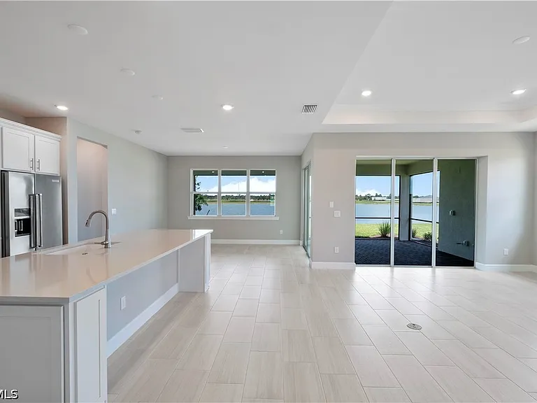 16056 Shoreline Dr — Photo 8