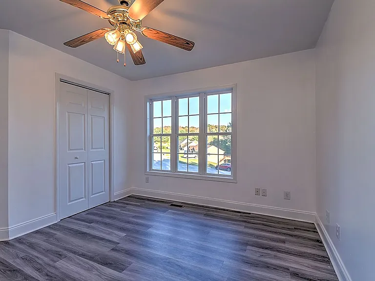 168 Old Mill Ct — Photo 16
