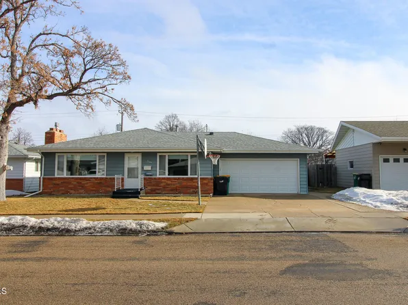 2105 N 3rd St, Bismarck, ND 58501
