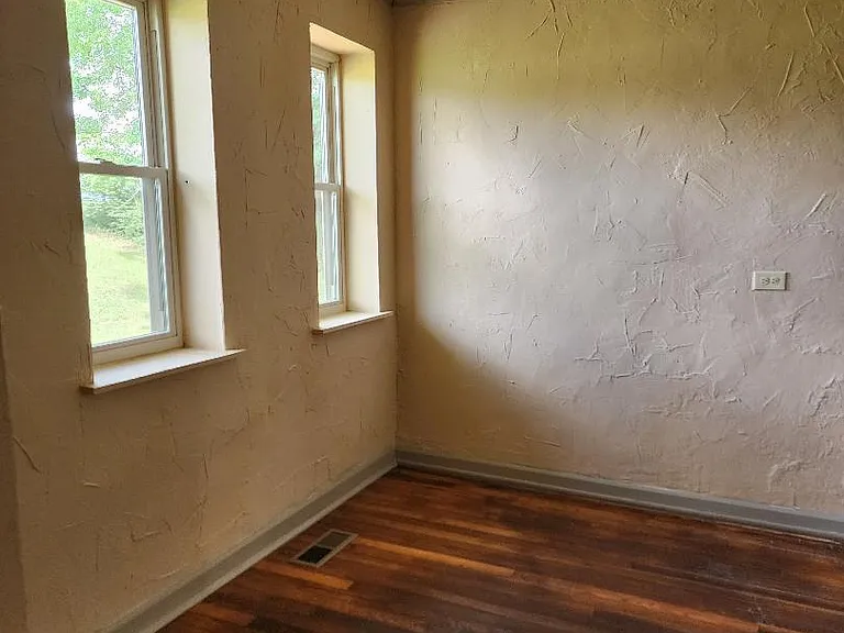 7443 Shallowford Rd — Photo 2