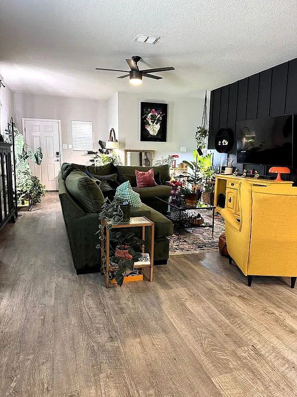 3 bed, 1.5 bath, 1342 sqft, $1,700 — Photo 2