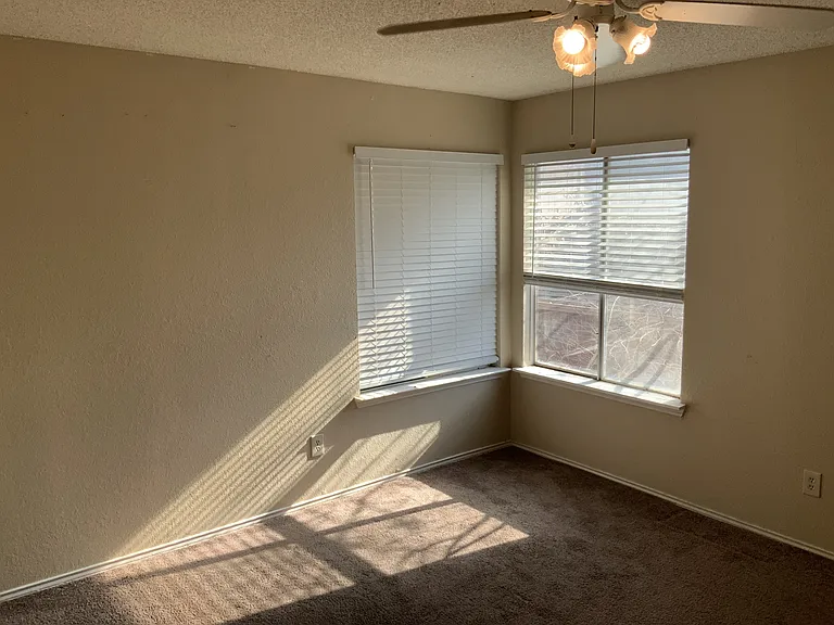 705 Little Fox Ln — Photo 12