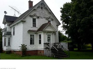 40 Cross St, Kingman, ME 04451