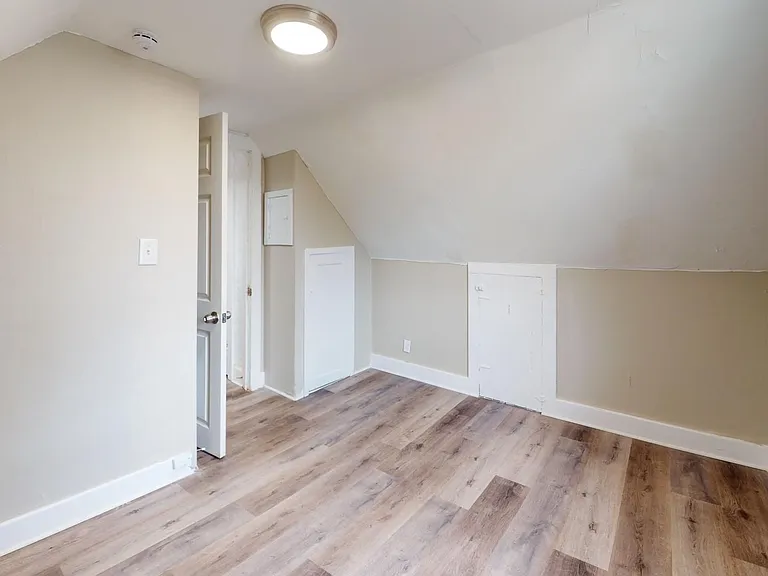 294 Madison Ave — Photo 17