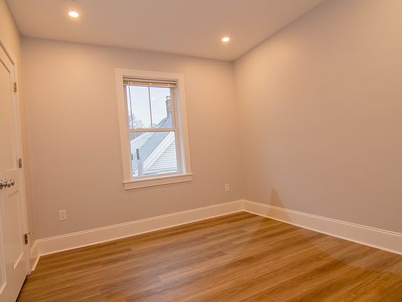 5th image of 806 N Beacon St