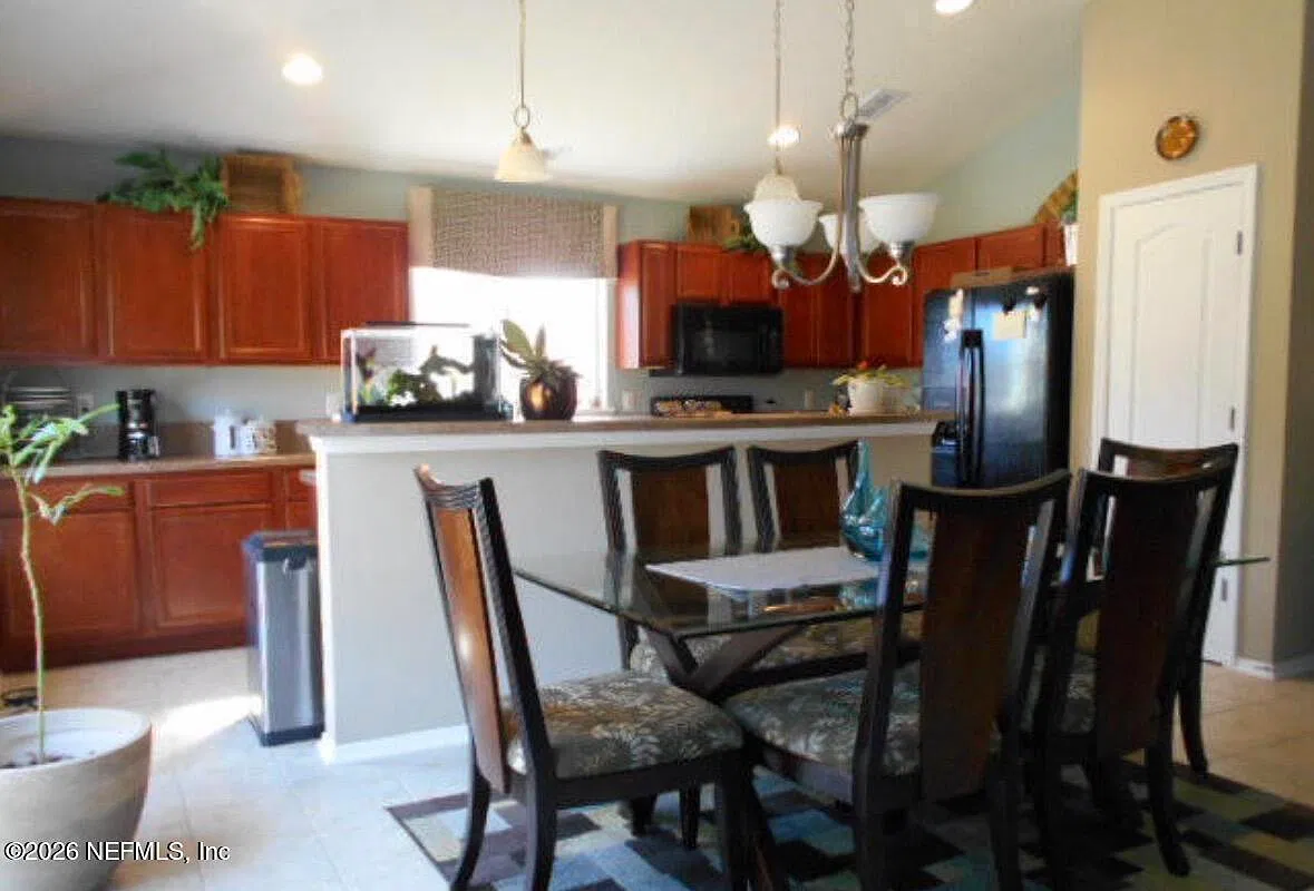 3 bed, 2.0 bath, 1705 sqft, $1,900 — Photo 4