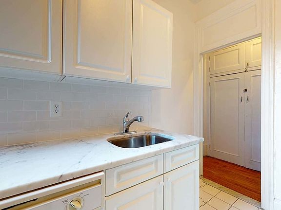 3rd image of 105 E 15th St APT 53