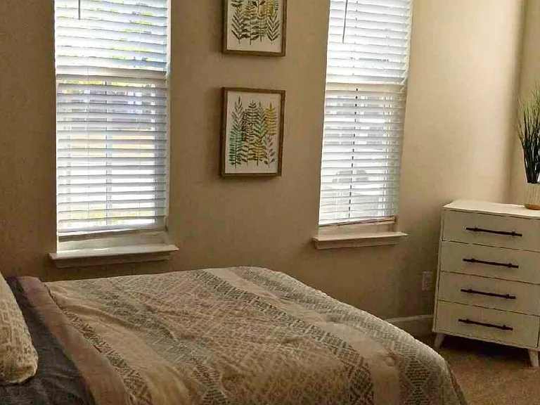 708 Goswell Dr — Photo 12