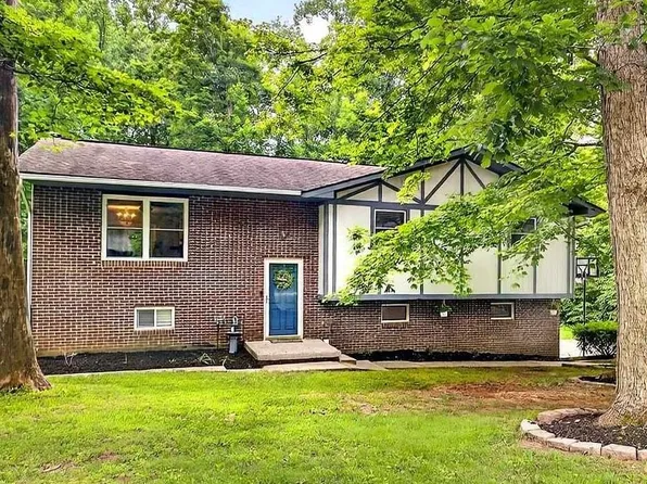 1825 N Ridgeway Dr, Ellettsville, IN 47429