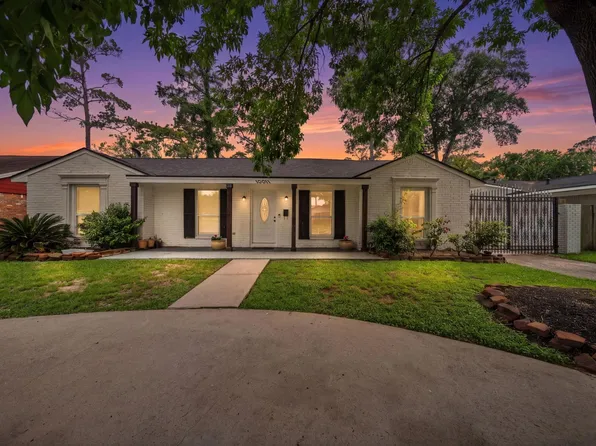 10011 Westview Dr, Houston, TX 77055