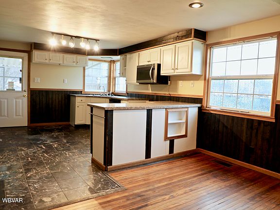 2nd image of 305 Winters Ln