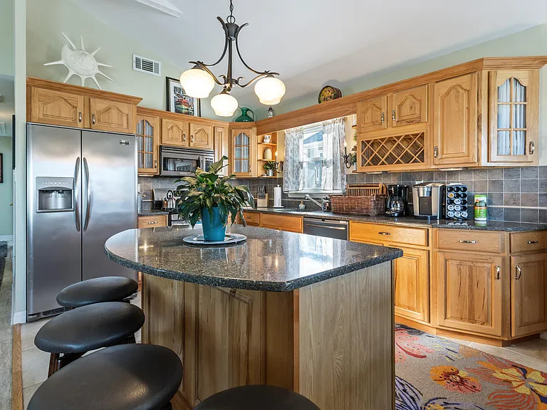 606 W Beach Ave — Photo 36