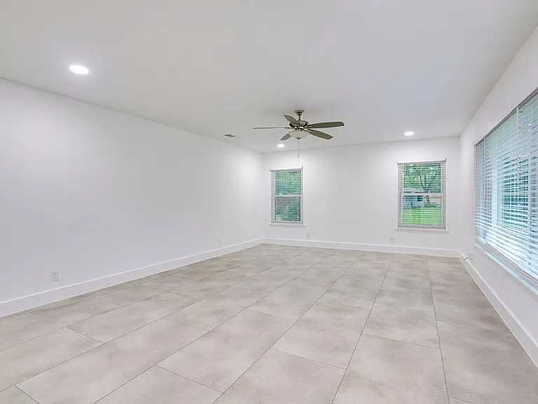 1800 Grace St — Photo 3