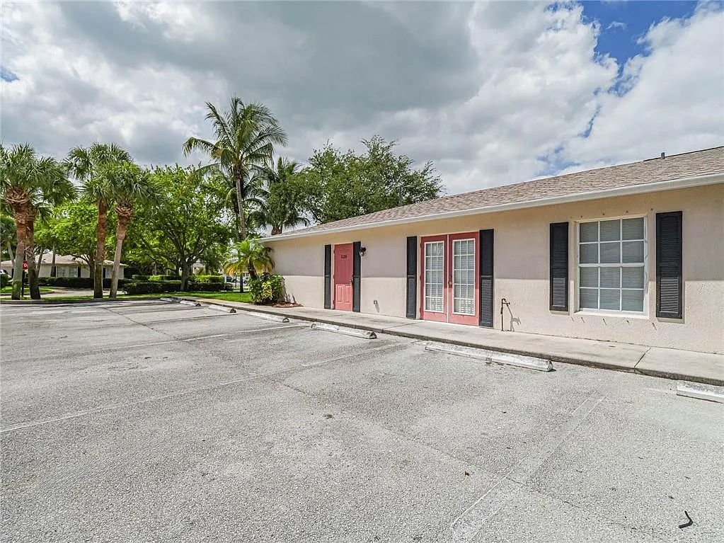 3 bed, 2.0 bath, 1102 sqft, $1,750 — Photo 2