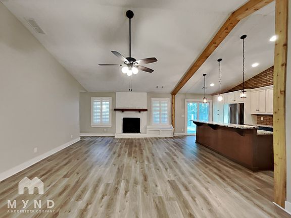 3rd image of 1902 Grant Ln