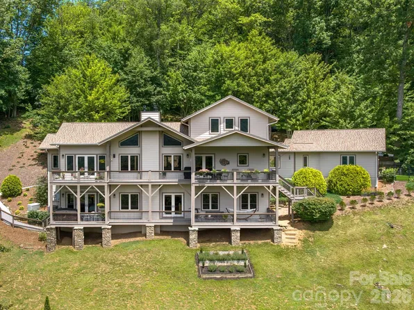 37 Enclave Dr, Waynesville, NC 28786