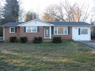 16 Strawberry Dr, Greenville, SC 29617