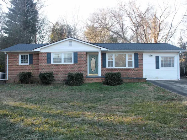 16 Strawberry Dr, Greenville, SC 29617