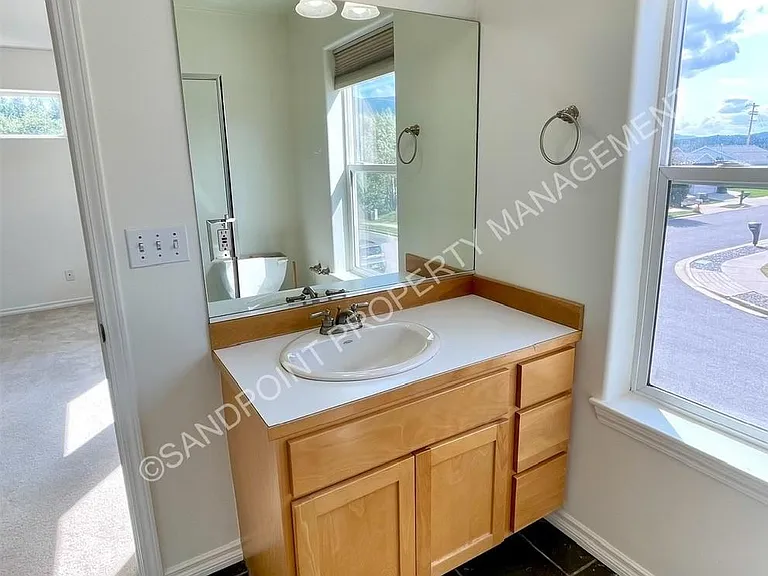 423 Louis Ln — Photo 21