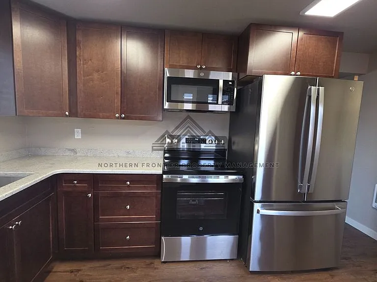 524 E Pine St — Photo 7