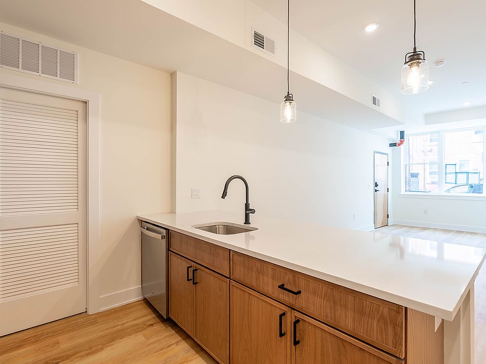 1st image of 915 S 12th St #2