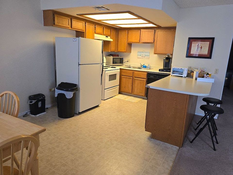 #GuardianRealty 909 Red Boulder Dr #201 Condo Rental 2 Bedroom kitchen _12112024