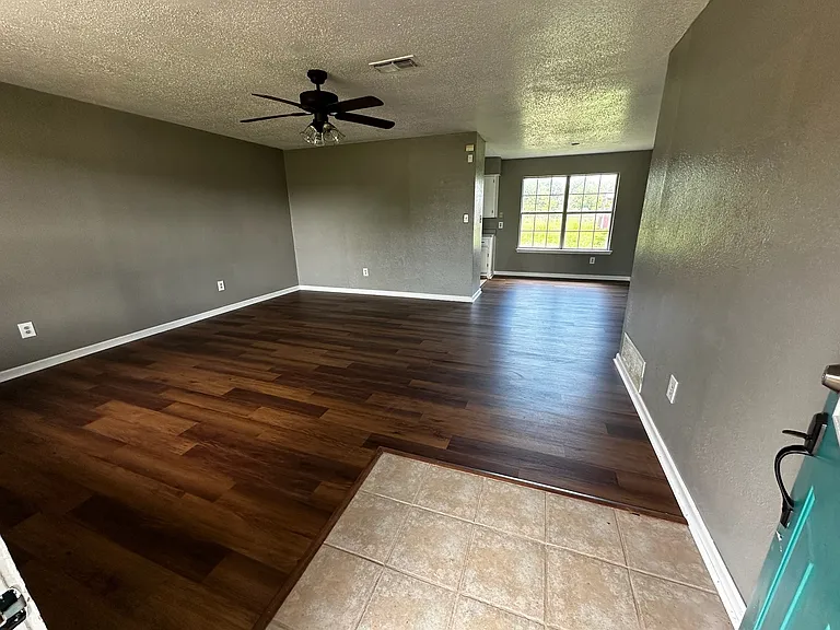 1018 N Powell Pkwy — Photo 2