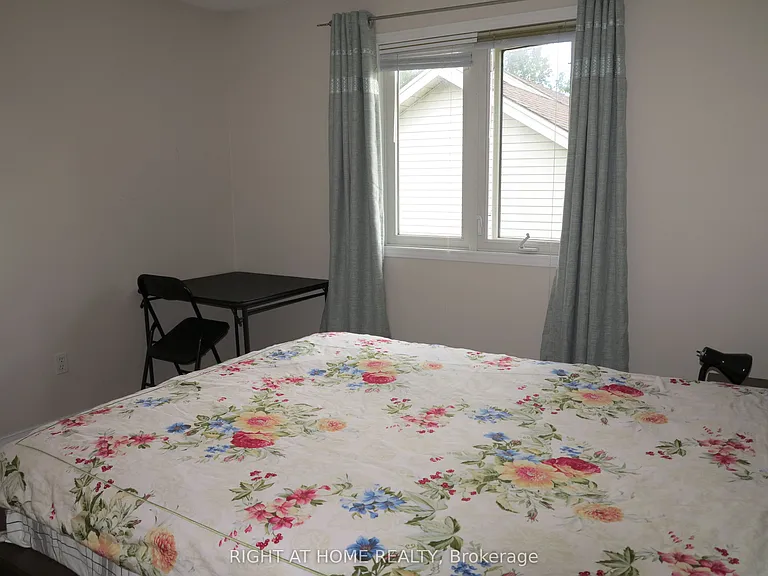 35 Moraine Cres — Photo 22