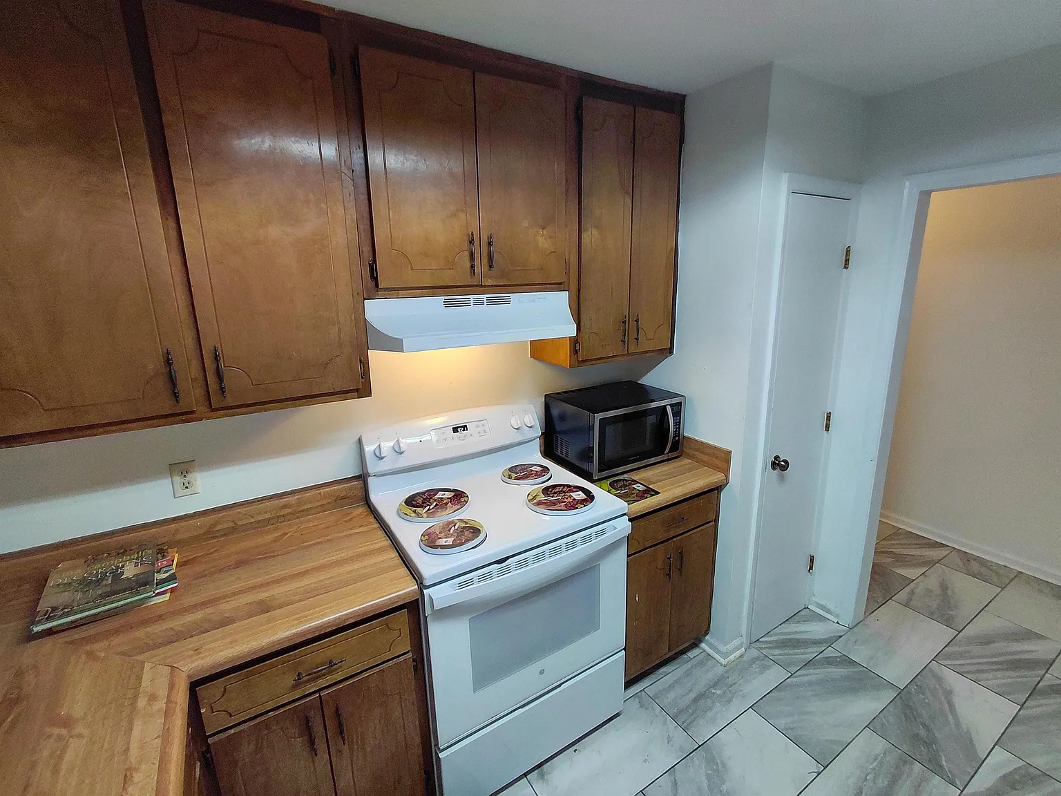 2 bed, 1196 sqft, $1,425 — Photo 2