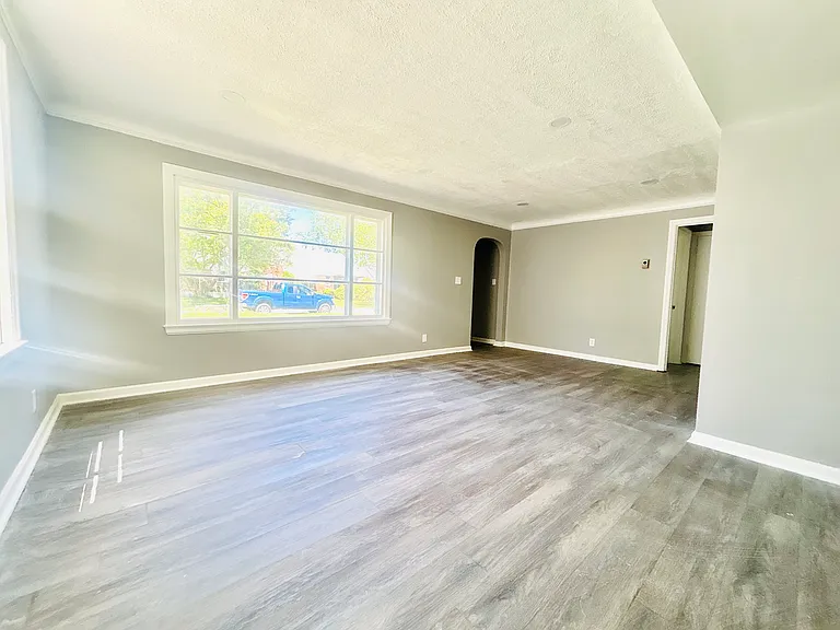 4198 Eastway Rd — Photo 11