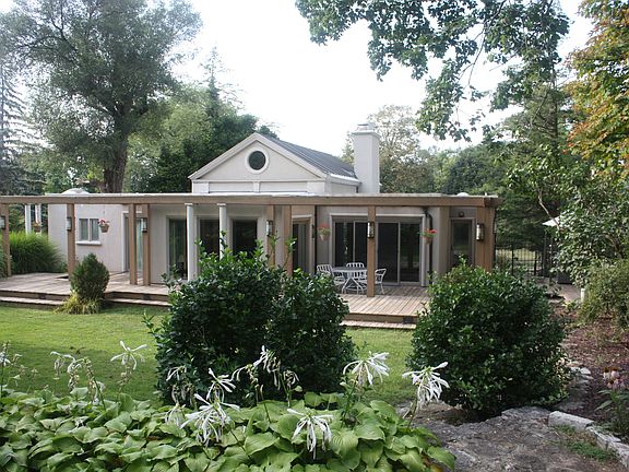 3rd image of 422 E Schantz Ave