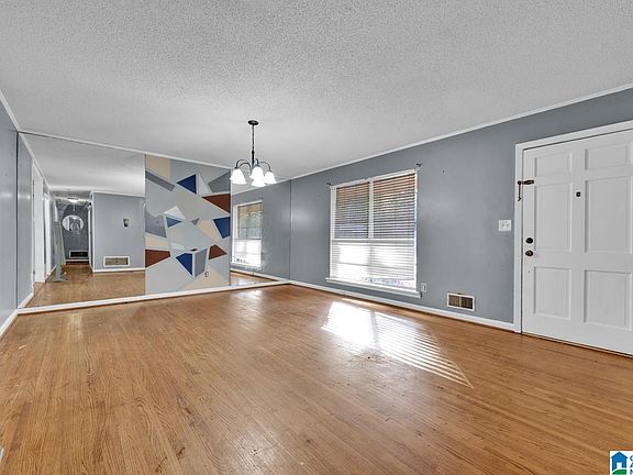 5th image of 212 16th Ave NW