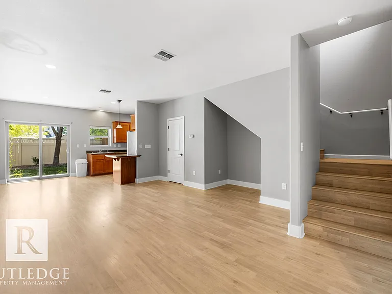 263 Tyler Ave — Photo 4