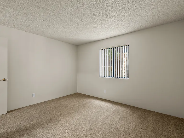 Coddingtown Mall Apartments — Photo 30