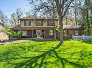 4733 Hardwoods Dr, West Bloomfield, MI
