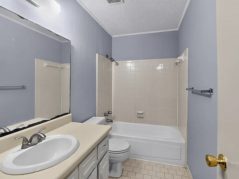 621 33rd St E #B — Photo 9