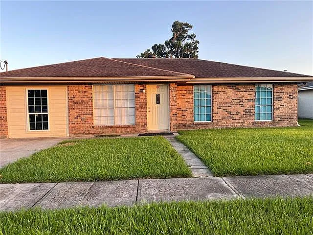 4 bed, 2.0 bath, 1400 sqft, $1,700 — Photo 1