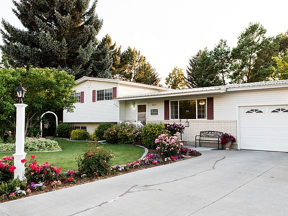 2nd image of 2415 Morningstar Ln