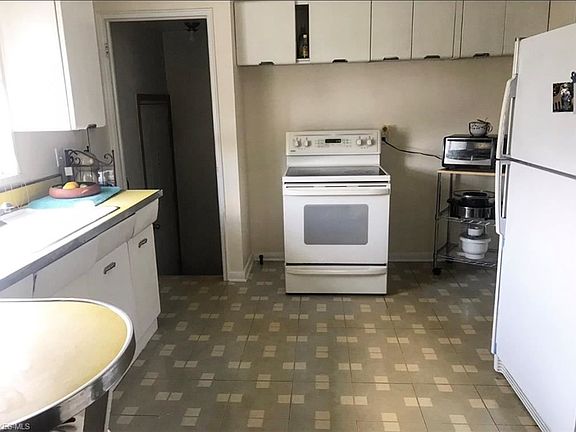 4th image of 2219 Lincoln Ave