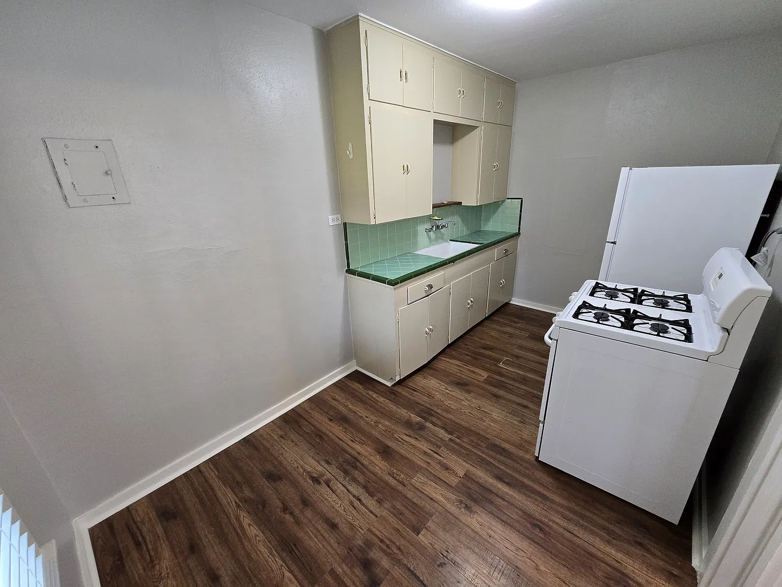203 East Rosewood Avenue - 1 — Photo 4