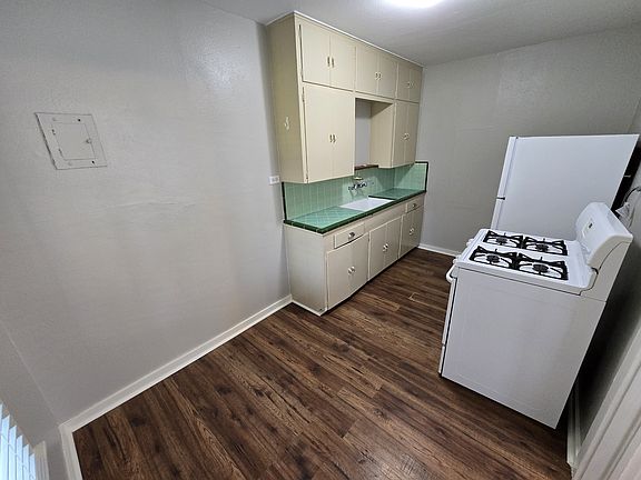 4th image of 203 E Rosewood Ave #1