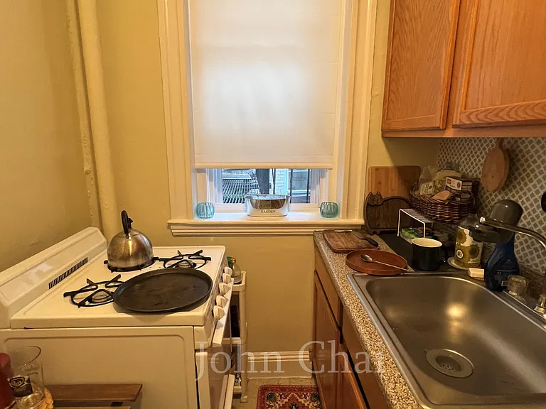 64 Woodstock Ave #10 — Photo 12