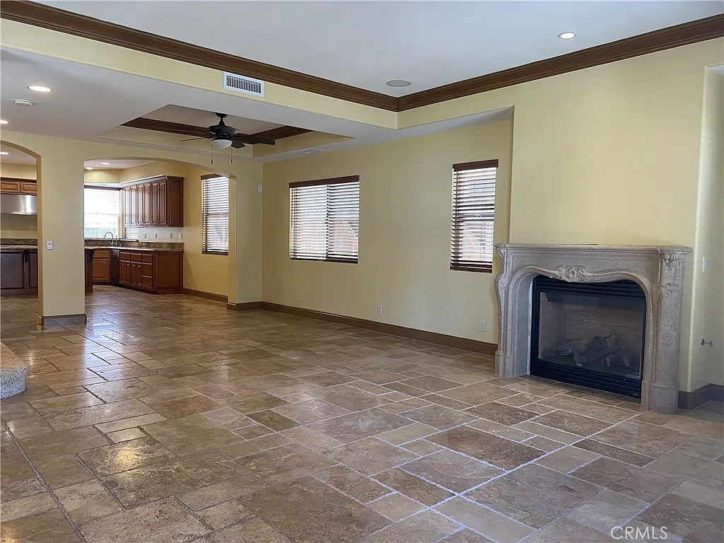 3 bed, 5.0 bath, 2800 sqft, $6,750 — Photo 4